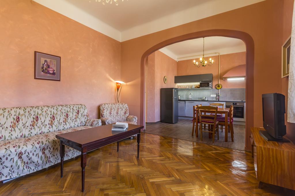 Spacious & Smart Center Apartment PUY Eksteriør bilde